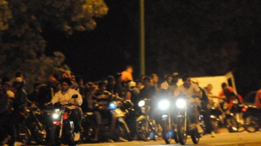Caos de motos y ruidos en la Villa Balnearia durante las noches