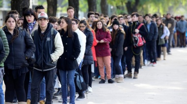 Aumenta el desempleo en Argentina, con los jóvenes y mujeres como los más afectados