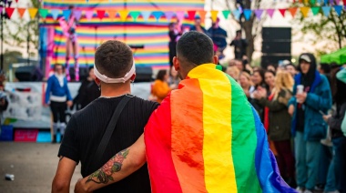 Masiva marcha en apoyo a la comunidad LGBTIQ+ tras los dichos de Milei en Davos