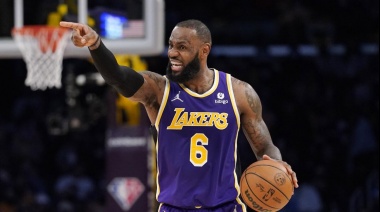 LeBron James se Retira en el Último Cuarto: Preocupación en el Vestuario de los Lakers