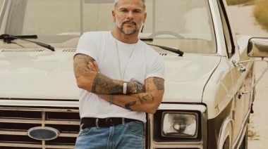 Pedro Capó estrena la versión acústica e íntima de "Divina"