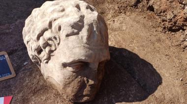 Impresionante Hallazgo Arqueológico: Encuentran Colosal Cabeza De Mármol En El Centro De Roma