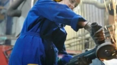 La industria argentina afronta una crisis: el costo de producción se disparó un 25 % en dólares