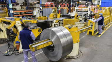 Alerta de la UIA: La Industria Argentina Pierde Hasta 1.500 Empleos por Mes