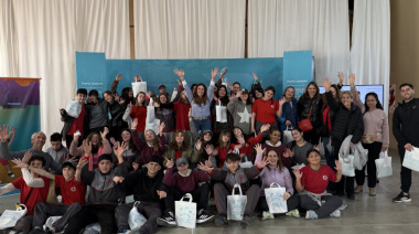 Estudiantes y Docentes de Italia y Mar del Plata Visita Puerto Quequén