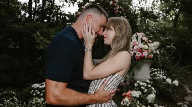 El Anillo de Compromiso de Taylor Swift: Un Lujo con Toques Vintage y un Valor de hasta US$1 Millón