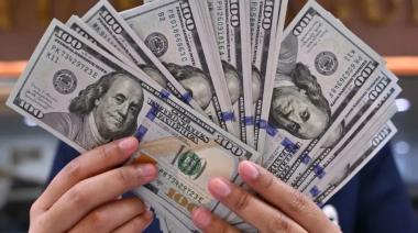 A un mes del "comprá campeón" de Luis Caputo, el dólar sin cepo de la era Milei tuvo su semana más agitada