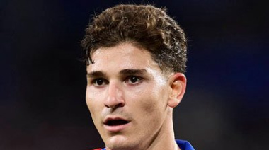 Julián Álvarez se enoja por cambio en el empate del Atlético de Madrid