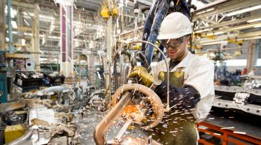 Señales de estancamiento: los sectores industriales en negativo en la Era Milei