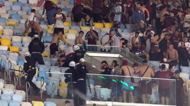Incidentes y represión a hinchas de Lanús en el Maracaná