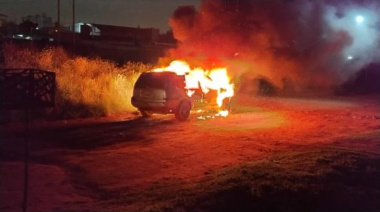 Un auto se incendió por durante la madrugada