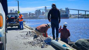 Puerto Quequén renueva columnas de alumbrado en la escollera sur