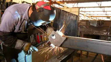 La capacidad instalada de la industria cae por tercer mes consecutivo y hay preocupación