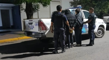 Entraron por el techo y cayeron en el patio de un vecino