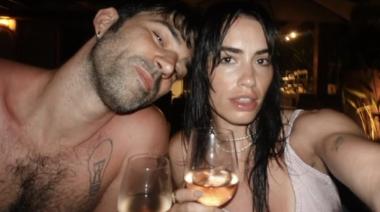 Lali Espósito y Pedro Rosemblat anunciaron su compromiso con una romántica postal