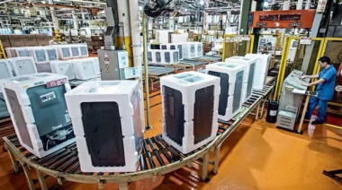 La producción industrial cayó un 8,7% en noviembre y golpea sectores clave