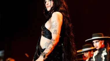 Cazzu debutó en Jesús María con una puesta impactante y confirmó un 2026 a pura expansión internacional