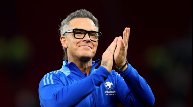 Robbie Williams superó el récord de los Beatles y ya es el artista con más discos número 1 en el Reino Unido