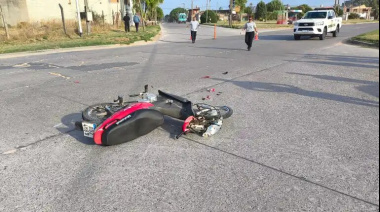 Caos en la Almirante Brown: choque entre una moto y un auto con tres personas al hospital