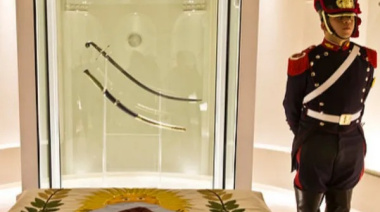 Renunció la directora del Museo Histórico Nacional por el traslado del sable corvo de San Martín