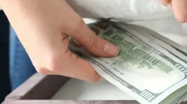 Entró en vigencia la Ley de Inocencia Fiscal: cómo funciona el blanqueo y qué pasa con los “dólares del colchón”