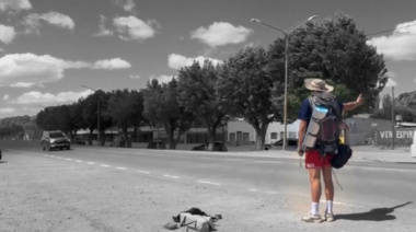 Que tipazo: "El Mito" viaja a dedo a Bariloche para ayudar en los incendios del sur