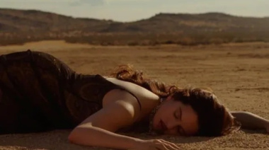 ROSALÍA lanza el videoclip de “Sauvignon Blanc” y consolida el fenómeno global de LUX