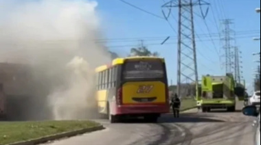 Se incendió un colectivo en Quequén con los pasajeros adentro