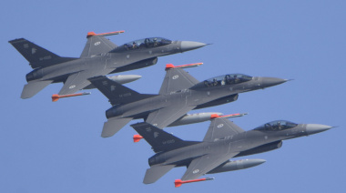 El Gobierno contrató por 33 millones de dólares a una empresa canadiense para capacitar a los pilotos de los F-16