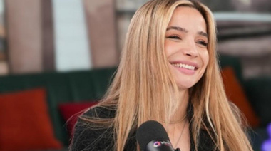 El celular retro y ultra económico que usa Brenda Asnicar