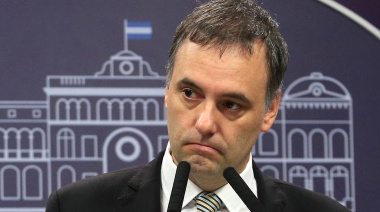 Adorni se la juega y vuelve a las conferencias de prensa