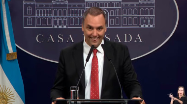 Adorni quiso defenderse y terminó confesando que se compró otro departamento