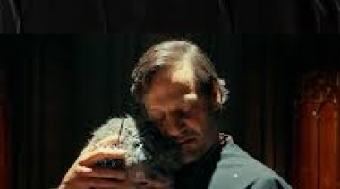 Pity Álvarez lanzó “Lejos de ser”, su primera canción como solista