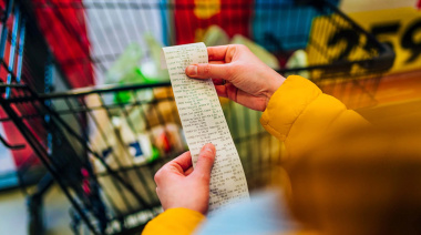 El consumo cayó más del 5% en marzo y los supermercados son los más afectados