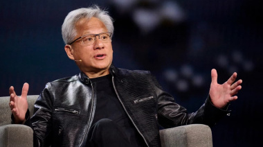 ¿La IA va a reemplazar al trabajador? El CEO de Nvidia advierte más control y sobrecarga laboral