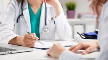 Las prepagas aumentaron un 417% con Milei y más de 740.000 personas cayeron en la salud pública