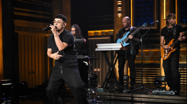 Trueno brilló en el show de Jimmy Fallon y le mandó un mensaje a toda la industria musical