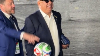 Así se retiró el "Chiqui" Tapia del estadio tras el debut de Argentina