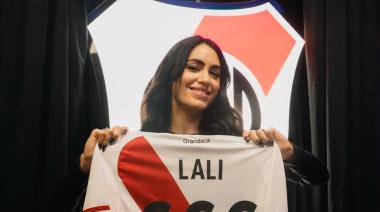Lali homenajeó al Indio Solari y desató el pogo en el Monumental
