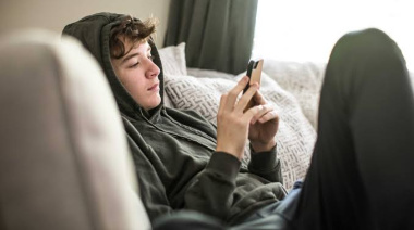 Francia prohibió las redes sociales para menores de 15 años