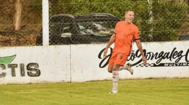 Villa Díaz Vélez aplastó a Defensores y recuperó la cima de la Zona A