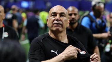 El DT de Egipto explotó contra Argentina, denunció un "partido amañado" y apuntó contra Messi