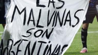 La historia detrás de la bandera de Malvinas que los jugadores mostraron tras vencer a Inglaterra