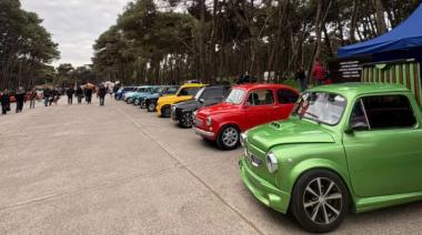 El Car Show colmó la avenida Pinolandia con más de 100 vehículos