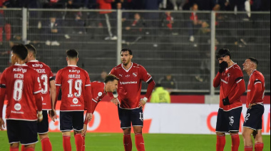 Atlético Tucumán aplastó a Independiente por 4 a 0