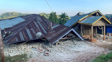 Fuerte terremoto en Indonesia de magnitud 7,7 y deja 38 personas fallecidas