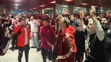 Reaparecieron los reclamos en el hall, hubo silbidos para Coudet y pedidos por Ramón Díaz