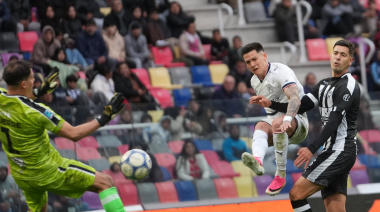 Racing sufrió una dura caída agónica e Independiente tomó aire en el Torneo Clausura