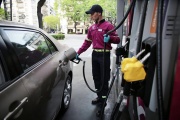 Aumenta el Precio de las Naftas: El Gobierno actualizó el impuesto a los combustibles