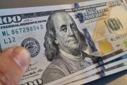 La cotización del dólar “blue” alcanza su máximo histórico de $1.365 en medio de tensiones con el FMI